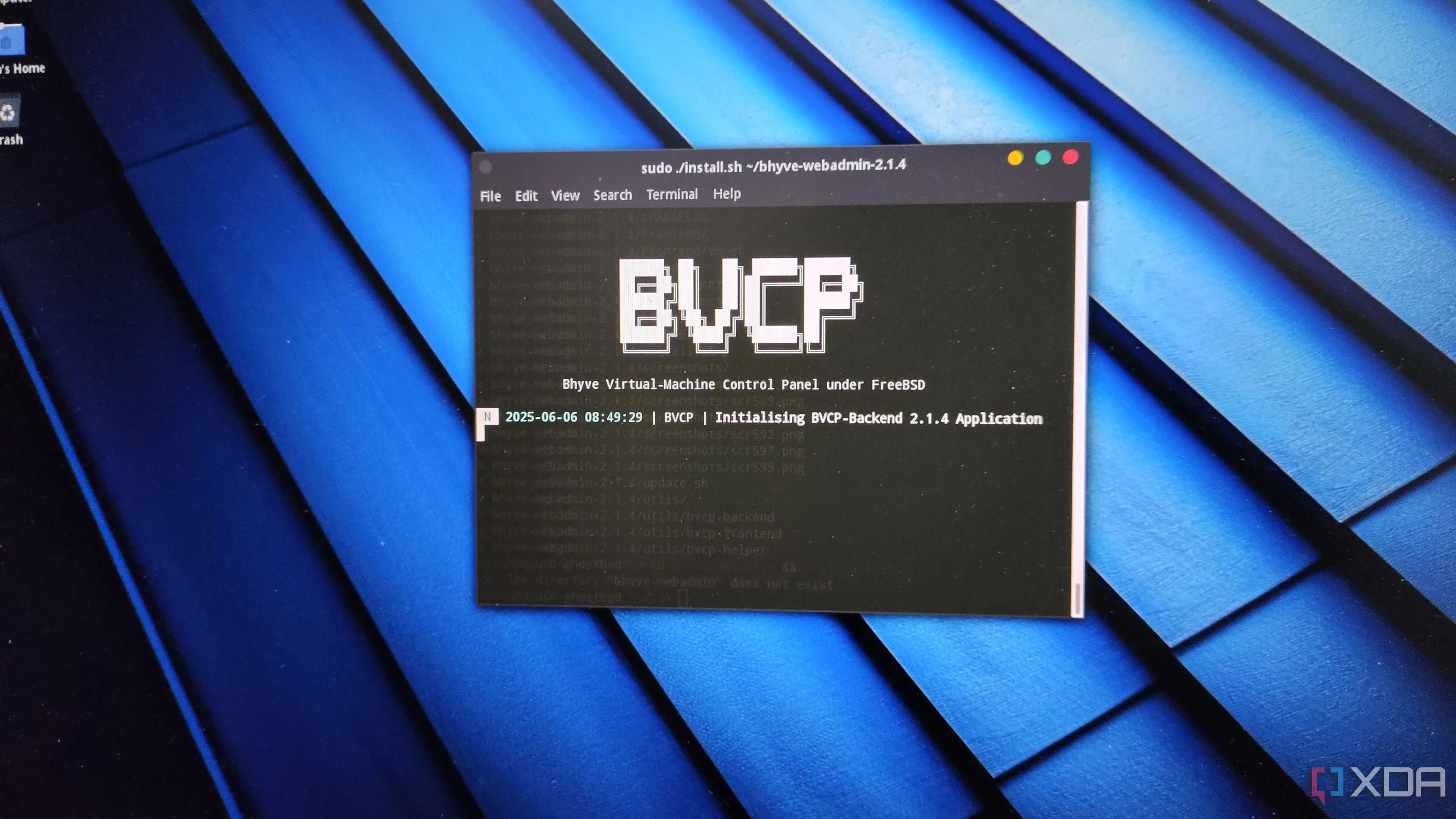 Màn hình terminal GhostBSD đang cài đặt Bhyve web admin, thể hiện khả năng quản lý máy ảo trên nền tảng FreeBSD