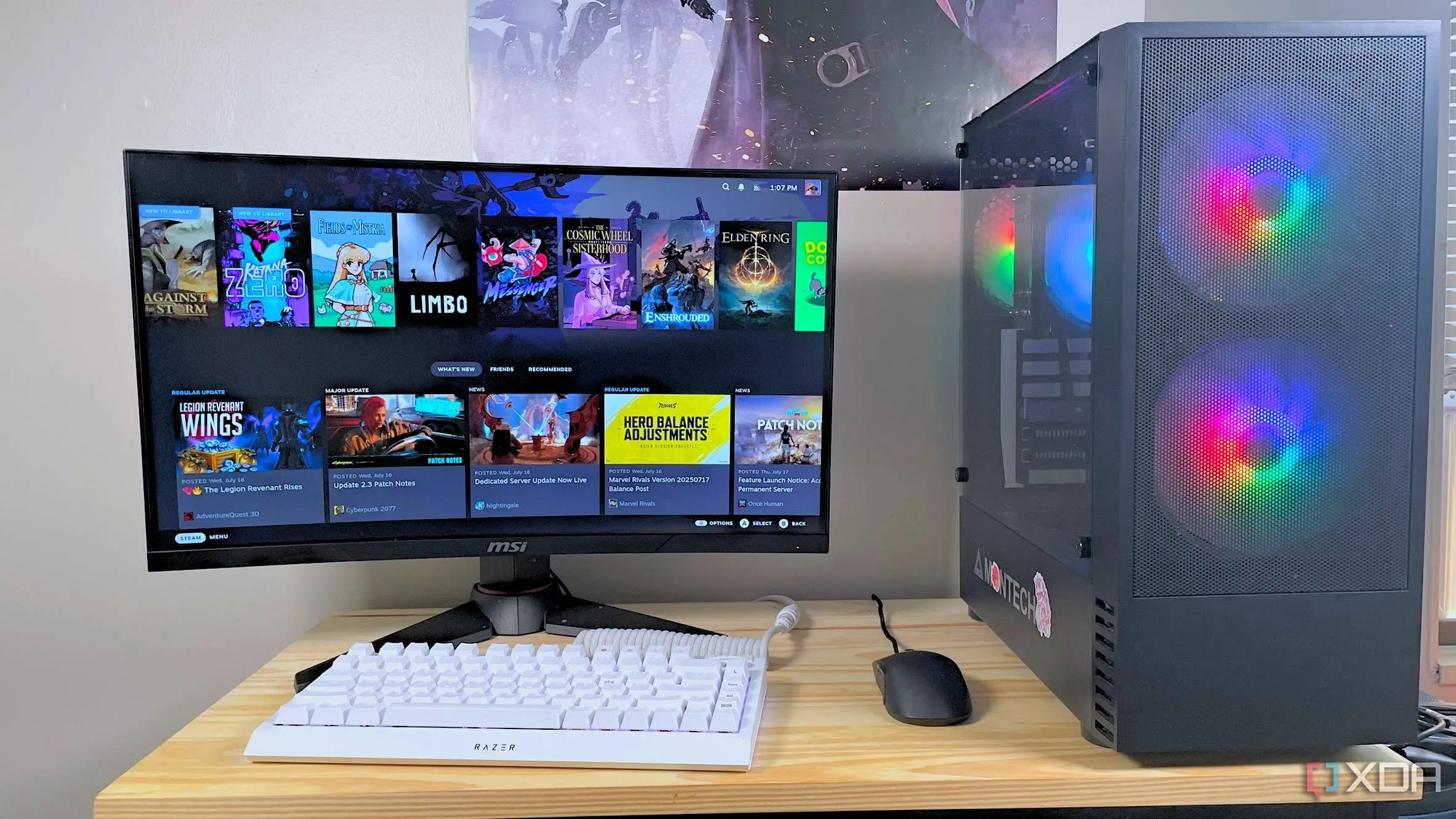 Máy tính chơi game tùy chỉnh SteamOS với màn hình, bàn phím và chuột