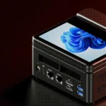 Mini PC Aoostar G-Flip với màn hình lật lên độc đáo, hiển thị các khe tản nhiệt phía sau