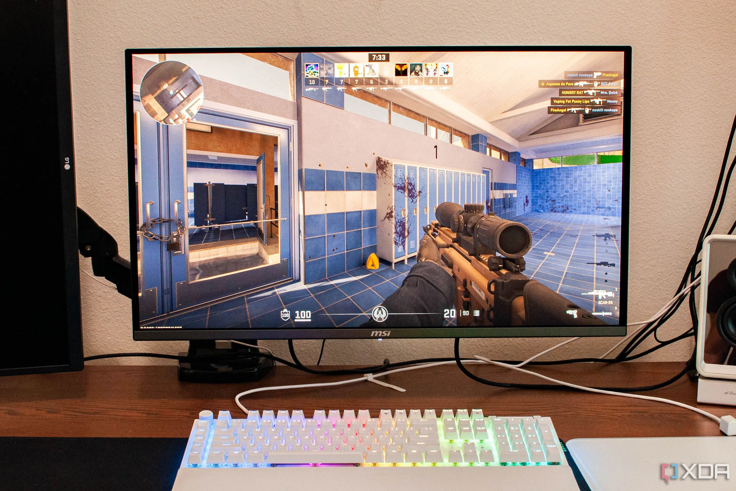 Người chơi game CS2 trên màn hình 4K, minh họa lợi ích giảm độ trễ của kết nối Ethernet cho trải nghiệm gaming mượt mà.