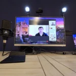 Người dùng Microsoft Teams trong cuộc họp với các biểu tượng trò chuyện