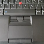 Nút chuột vật lý riêng biệt dưới touchpad trên laptop Lenovo
