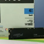Ổ cứng SSD Crucial T705 Gen5 với thiết kế tản nhiệt, minh họa chi phí cao của SSD PCIe 5.0