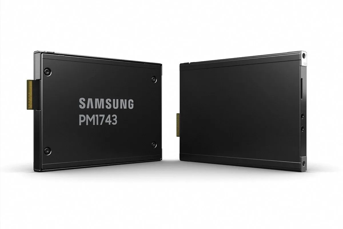 Ổ cứng SSD Samsung PM1743 thuộc dòng enterprise, minh họa cho độ bền vượt trội của SSD doanh nghiệp