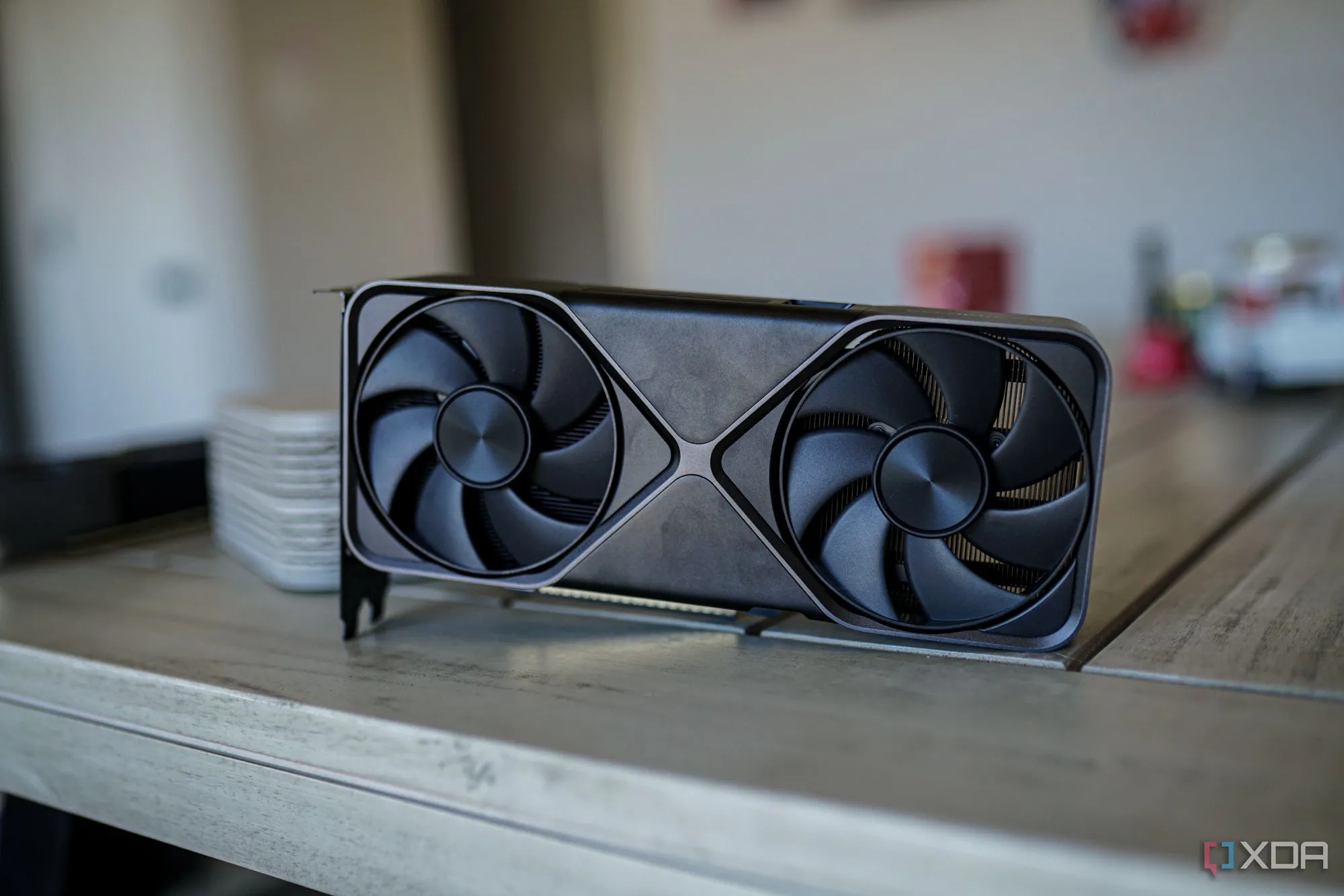 Quạt tản nhiệt trên card đồ họa Nvidia GeForce RTX 5070 mới ra mắt