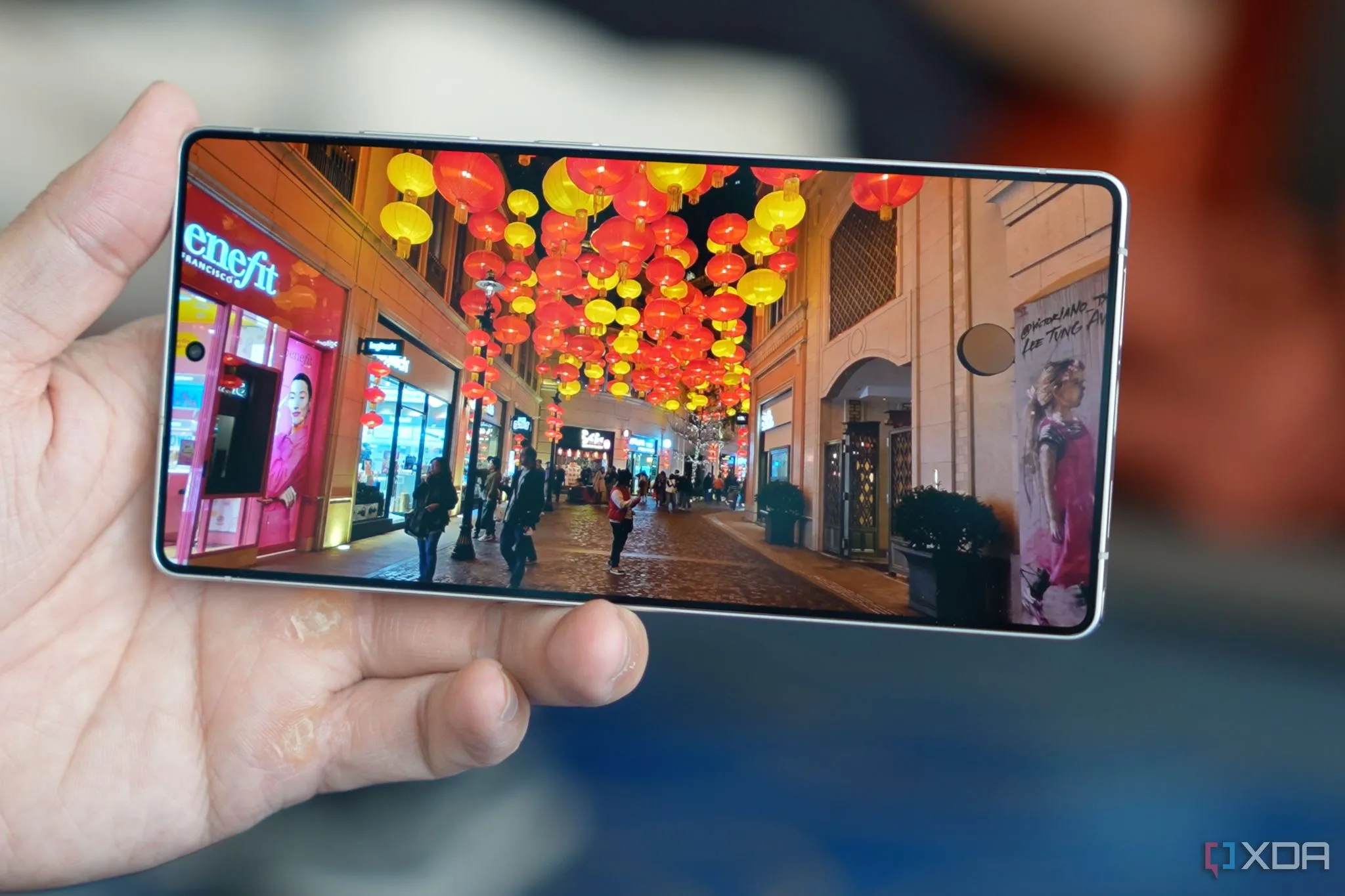 Samsung Galaxy S25 Ultra trong trải nghiệm sử dụng thực tế hàng ngày, cho thấy thời lượng pin ấn tượng