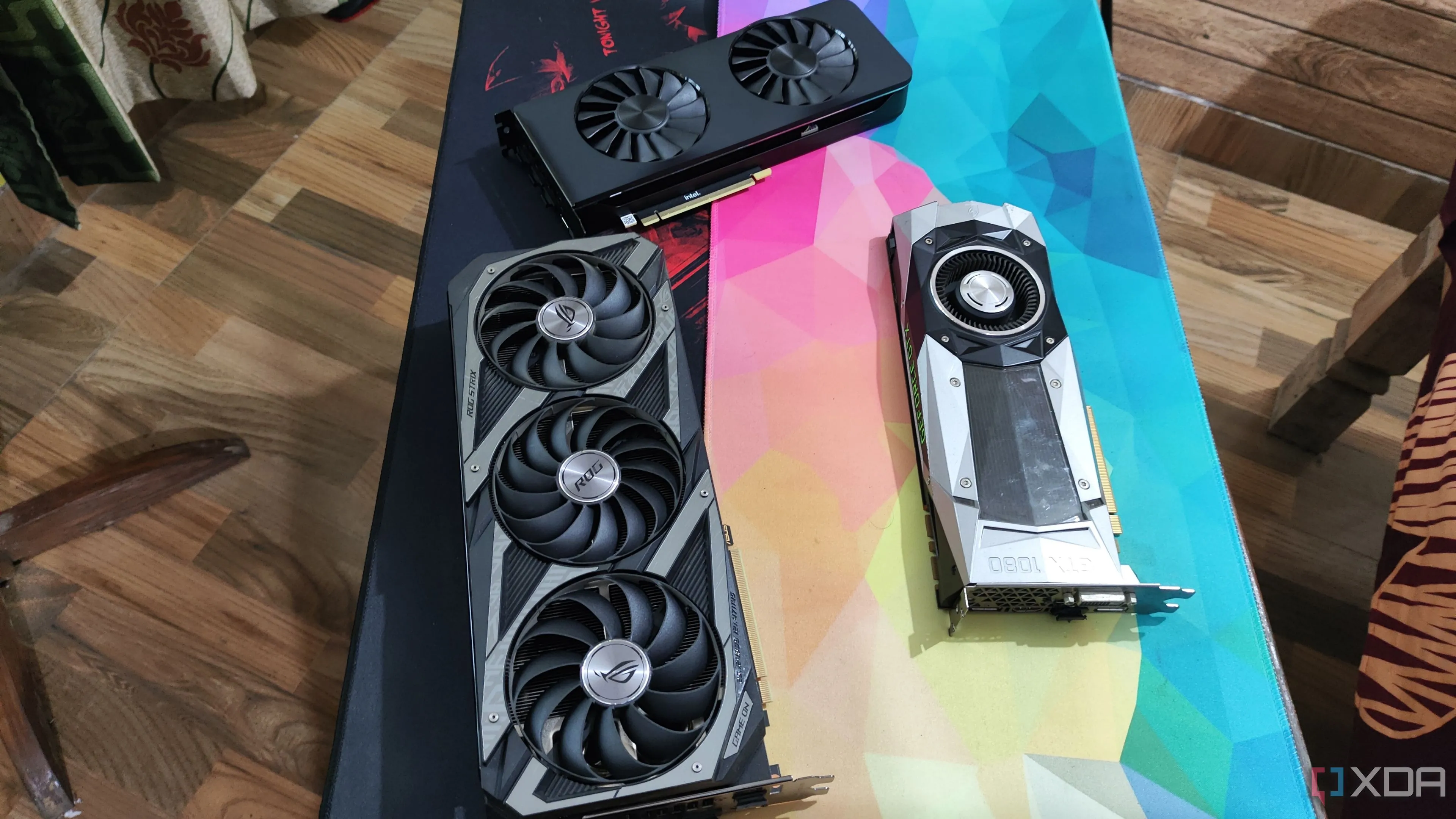 So sánh card đồ họa Intel Arc A750, ASUS ROG Strix RTX 3080 Ti và GTX 1080 Ti, minh họa các tùy chọn GPU cho cấu hình hai card