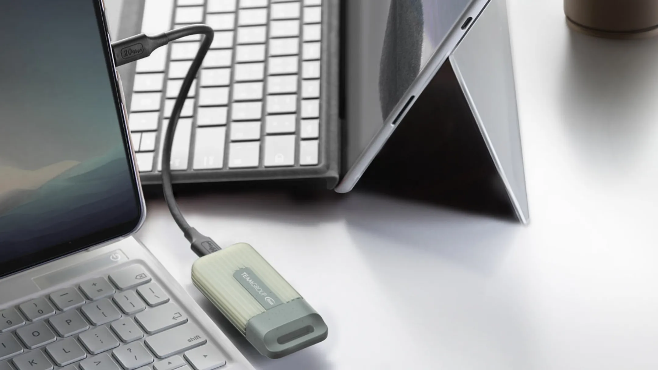 SSD di động Team Group PD20 ECO nhỏ gọn trong lòng bàn tay, kèm dây cáp USB-C