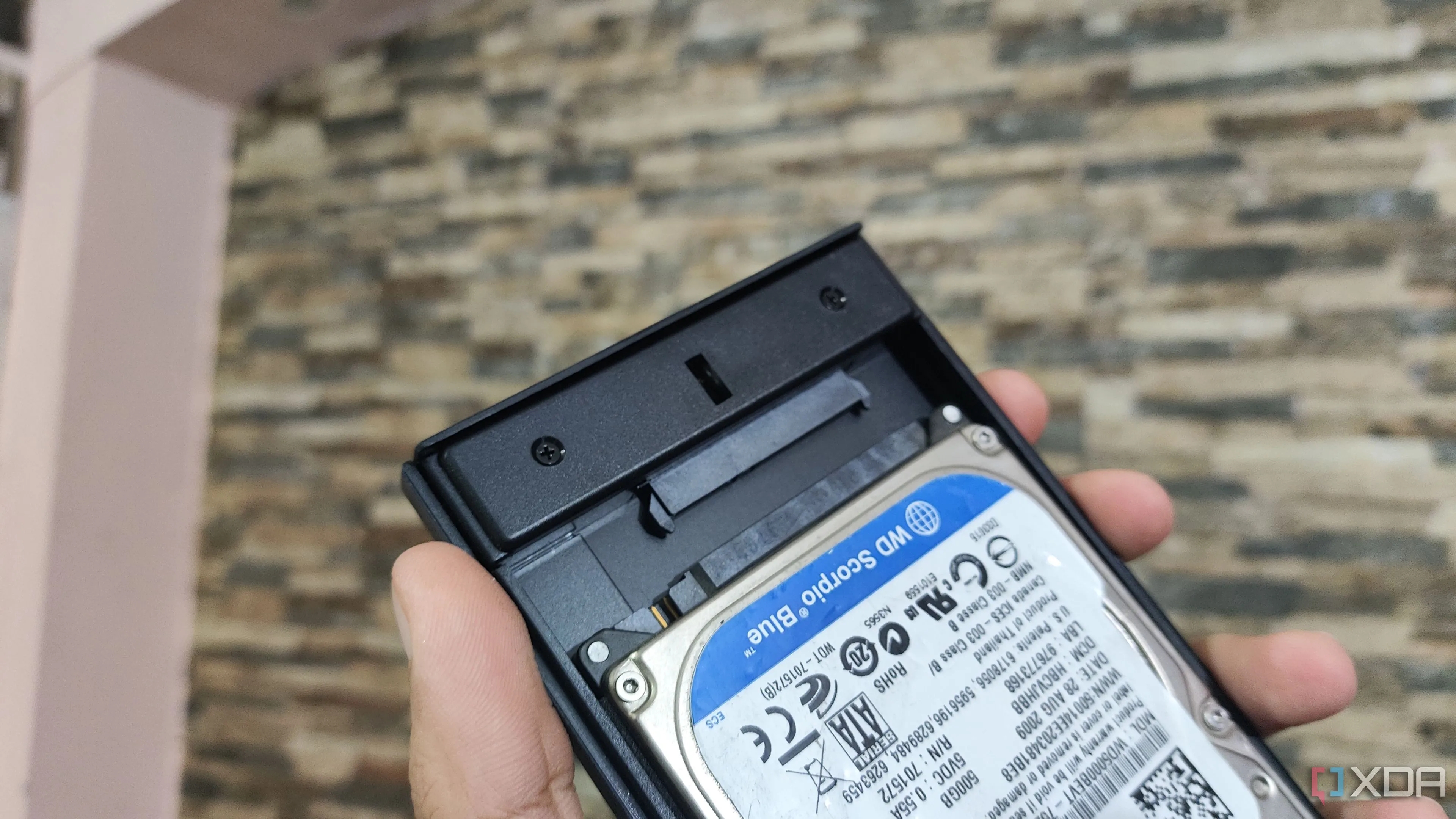 Sử dụng ổ cứng SSD trong vỏ bọc để lưu trữ dữ liệu NAS bên ngoài