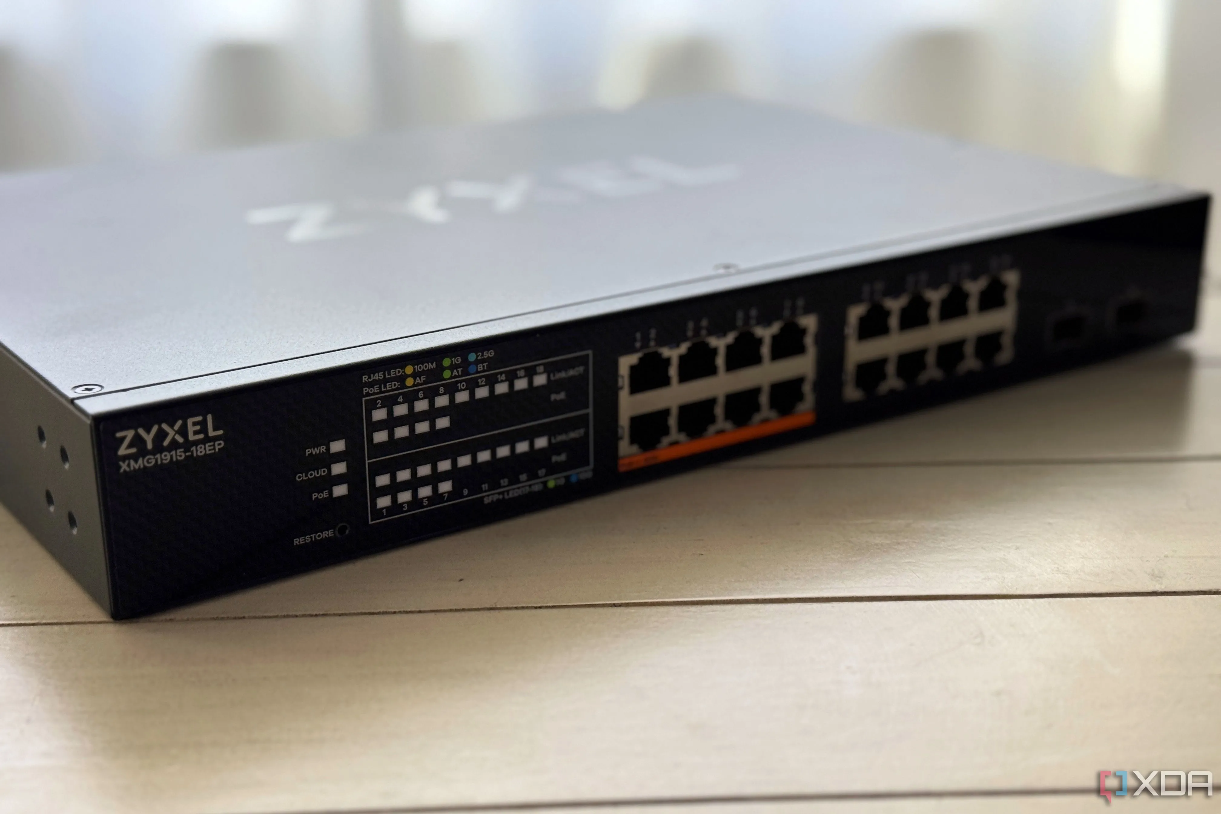 Switch Zyxel XGM1915 quản lý mạng có dây tăng cường bảo mật