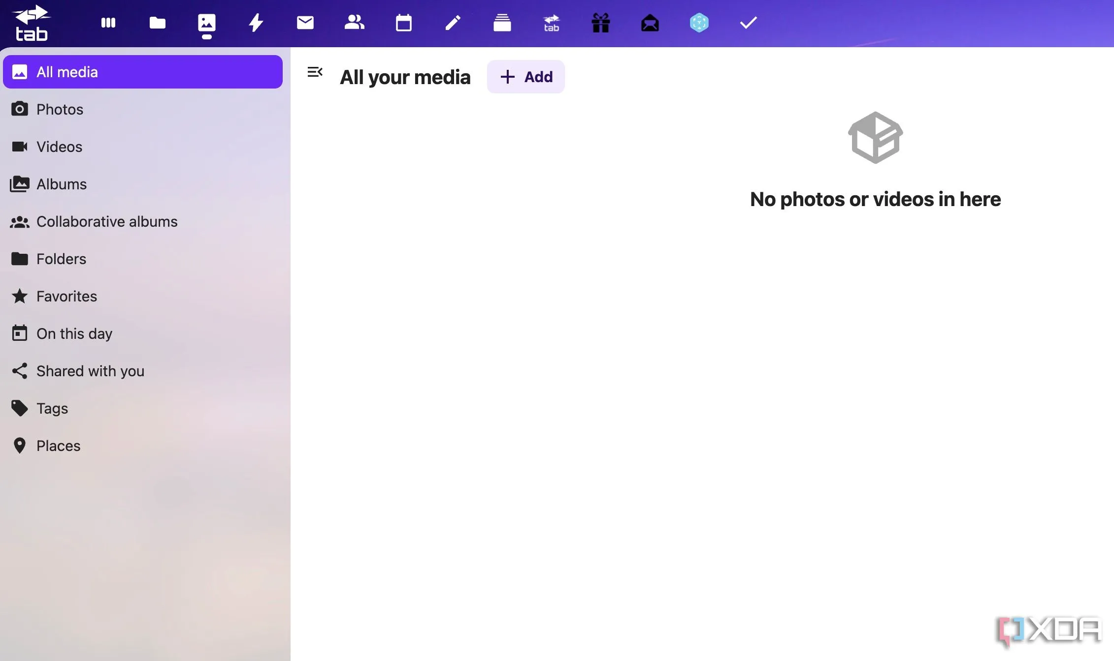 Thư viện ảnh trên Nextcloud hiển thị các album ảnh được sắp xếp theo thẻ và vị trí, cho thấy khả năng quản lý đa phương tiện mạnh mẽ và trực quan.