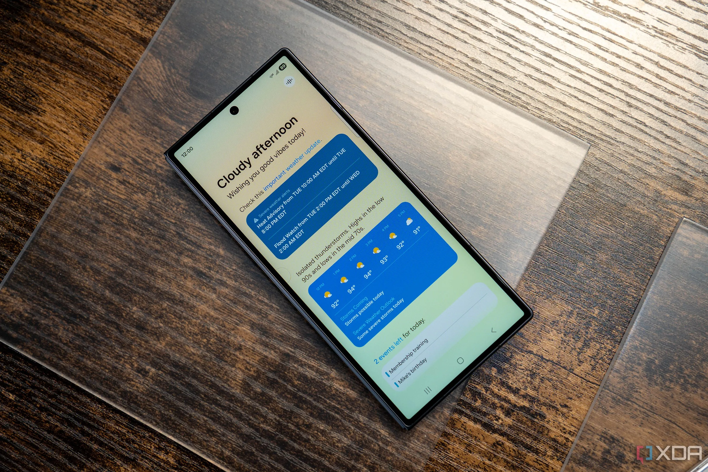 Tính năng Now Brief trên điện thoại gập Samsung Galaxy Z Fold 7, thể hiện sự tập trung vào AI nhưng chưa hiệu quả.