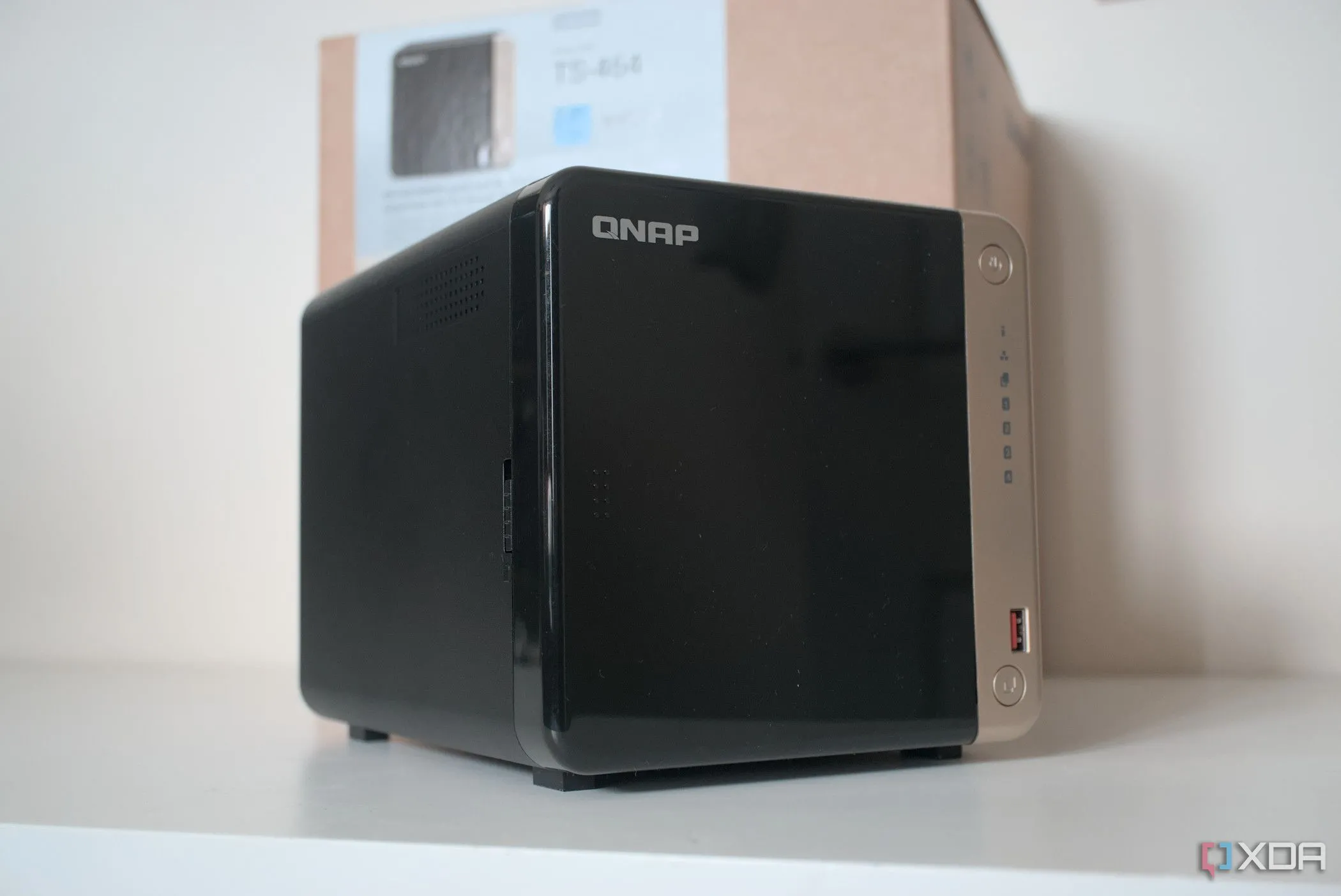 Tổng quan QNAP TS-464