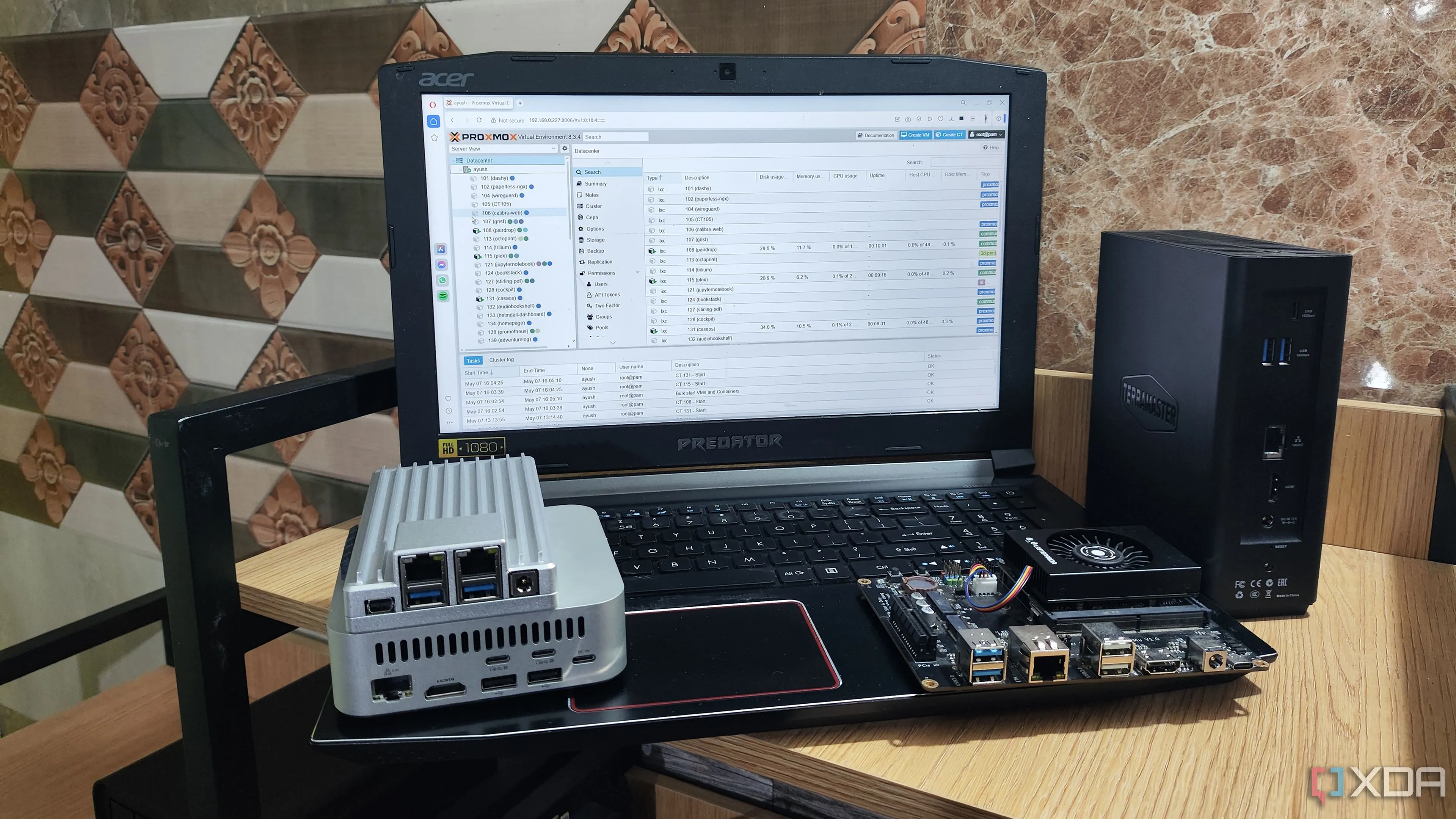 Truy cập giao diện web Proxmox trên máy tính xách tay để quản lý hệ thống tự lưu trữ.