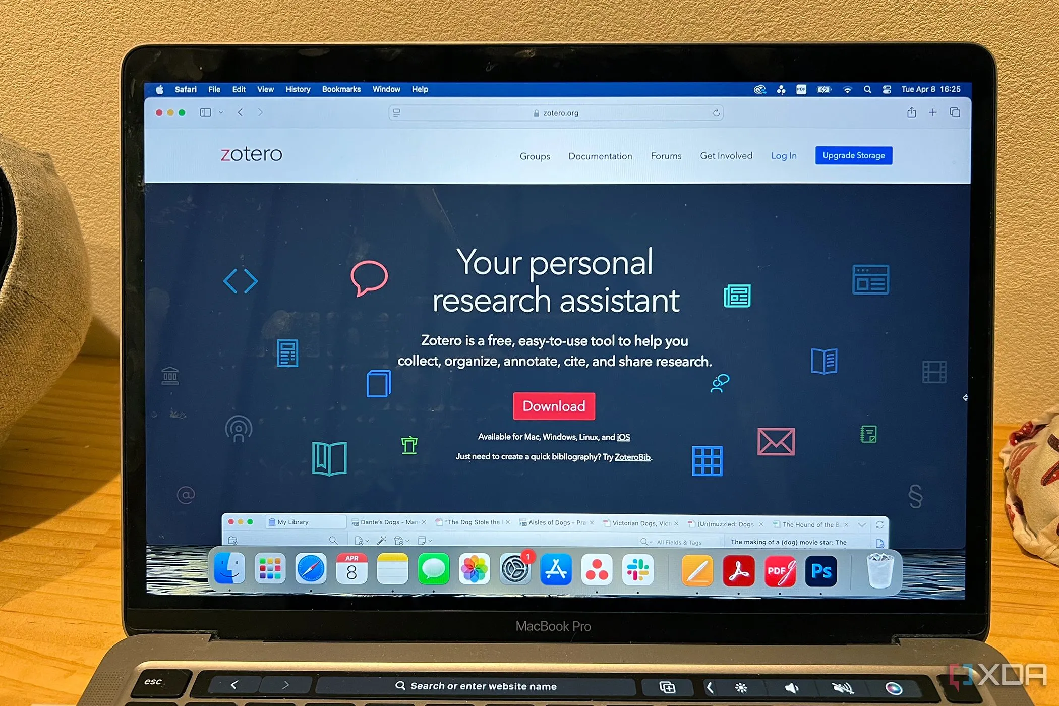Ứng dụng quản lý tài liệu Zotero trên MacBook, minh họa khả năng tương thích của Adobe Acrobat