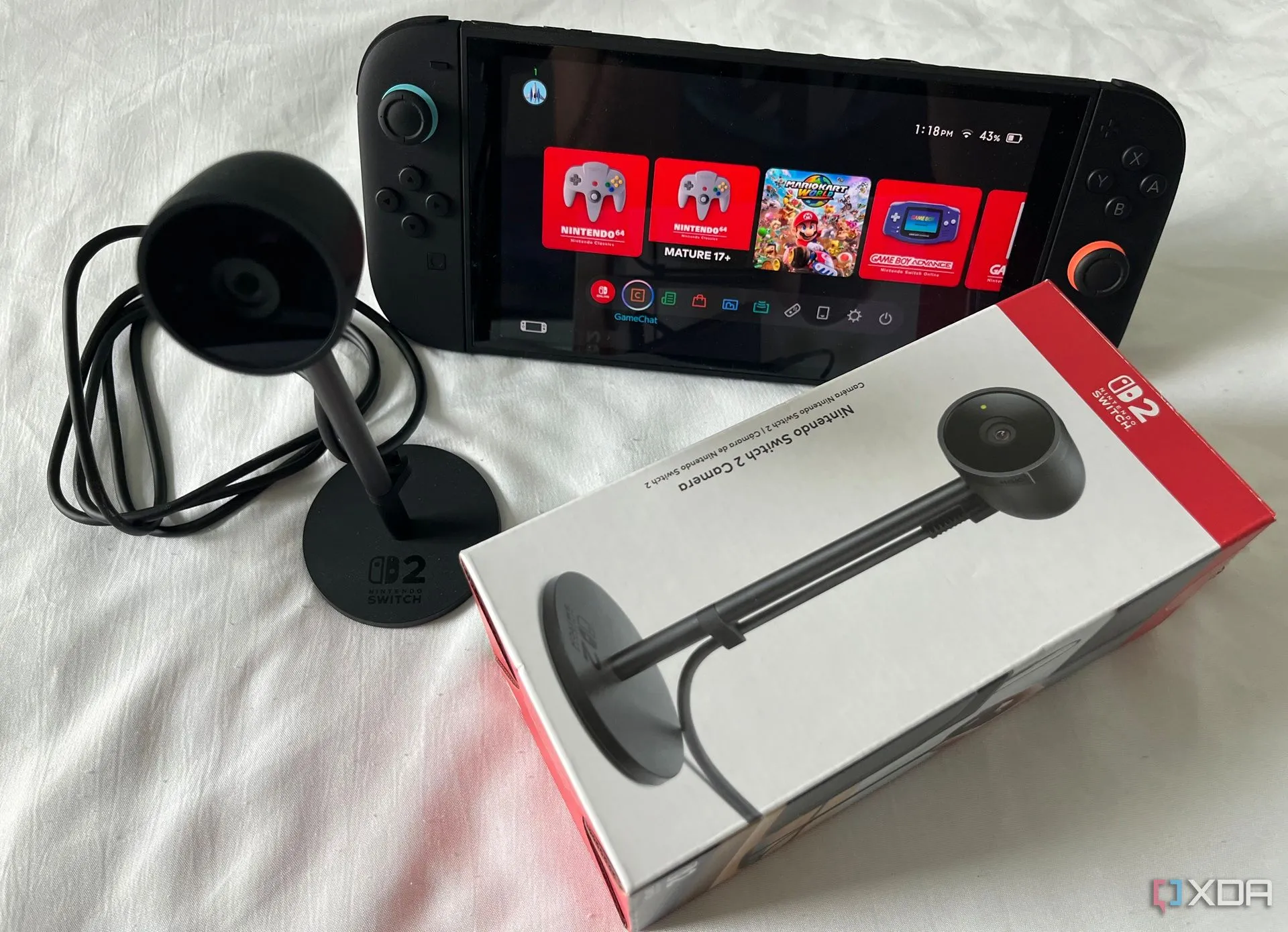 Webcam Nintendo Switch 2 Camera chính hãng, màu đen, đặt trên mặt phẳng, biểu tượng Switch 2 ở góc dưới bên trái