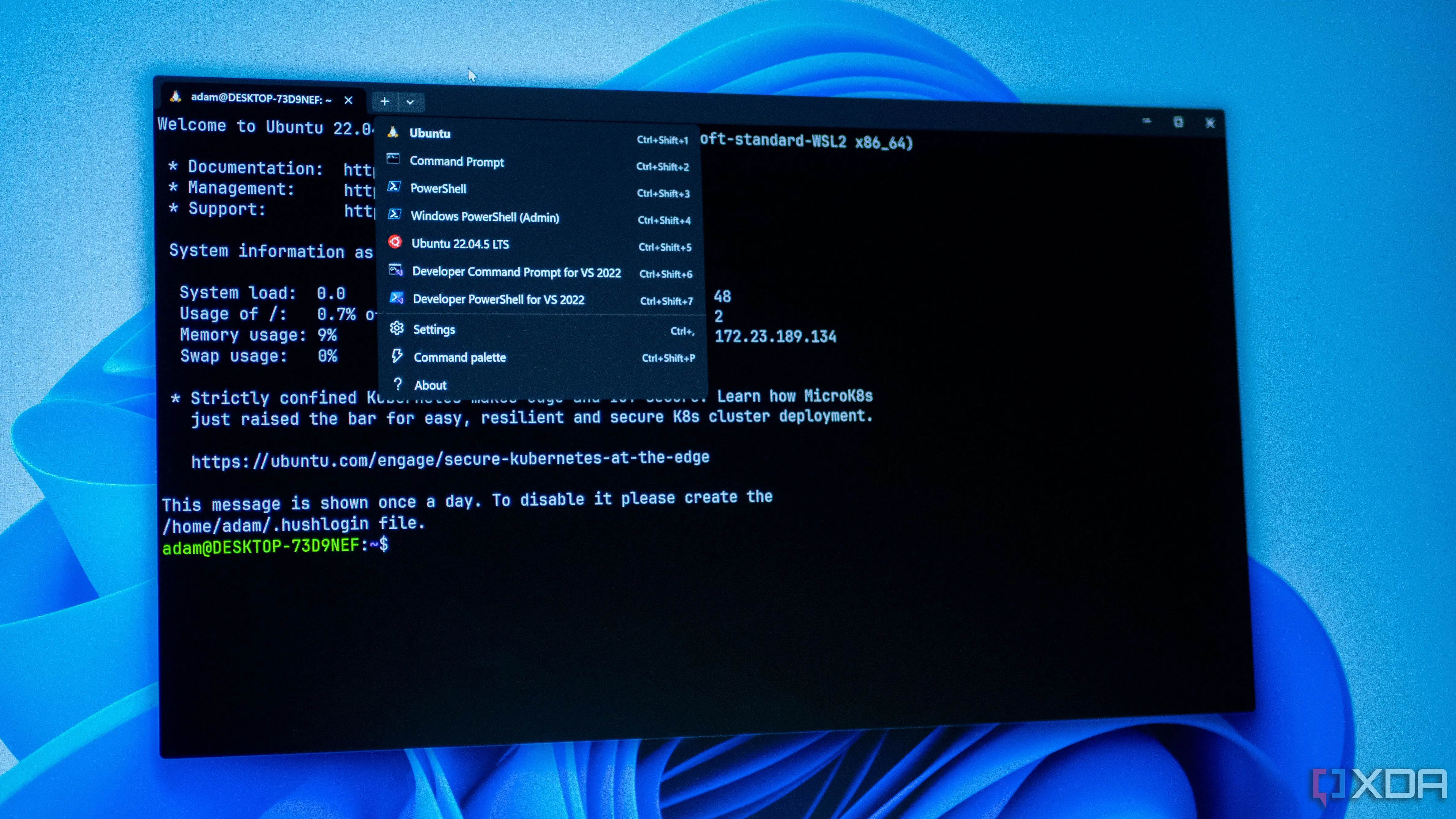 Windows Terminal hoạt động trên PC Windows, hiển thị nhiều hồ sơ (profile) khác nhau cho các công cụ dòng lệnh như PowerShell và WSL.