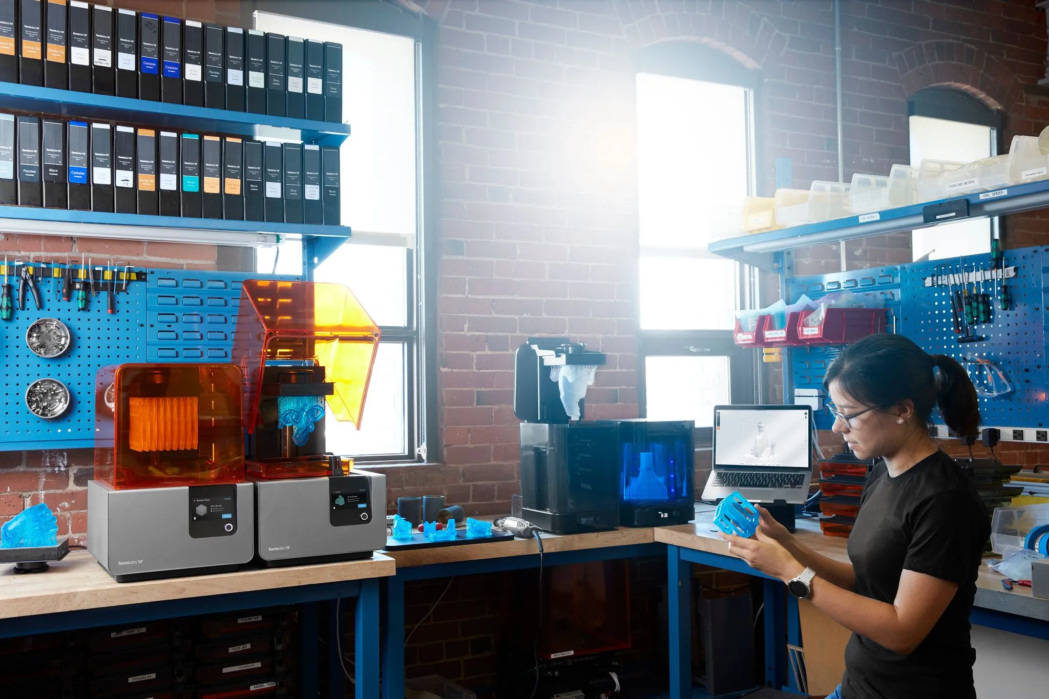 Xưởng in 3D Resin chuyên nghiệp với các thiết bị và nhựa in chuyên dụng, ứng dụng trong công nghiệp và nha khoa